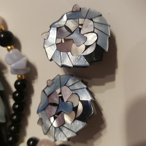 Vintage Beautiful Lion Motif Jewelry Set with Beads - Picture 4 of 8